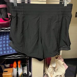 LULULEMON Hotty Hot 2.5 in shorts WITH TAGS